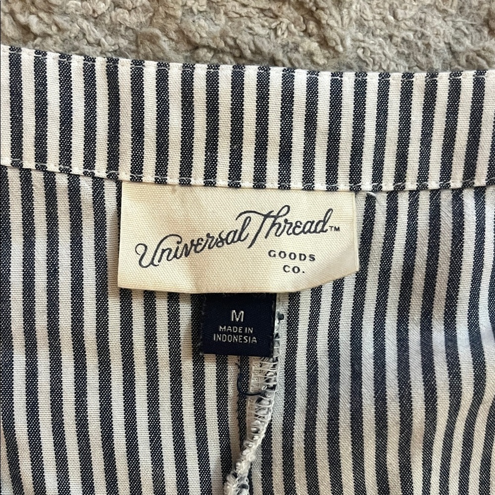 Universal Thread Striped Blue & White Tie-Front Button Short Sleeve Shirt Medium - Picture 2 of 8